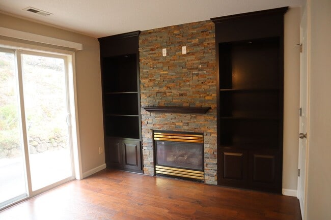 Building Photo - 2522 W 10th St