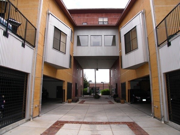 Building Photo - 3295 Blake St