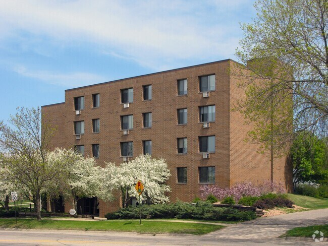 View to the northeast across South 4th Street - Park Street