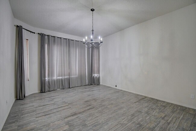 Building Photo - Beautiful Loma Colorado Home.