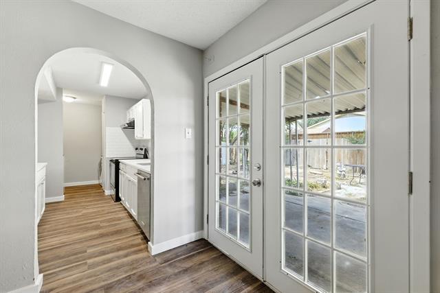 Building Photo - 2307 Montclair Dr