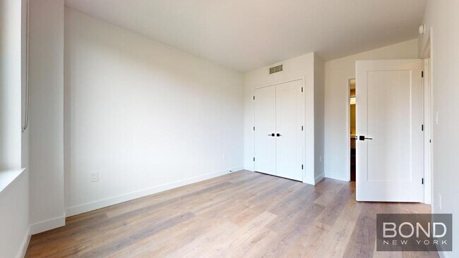 Building Photo - 350 W 45th St