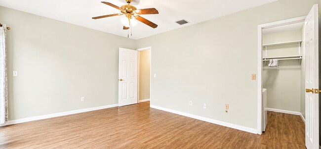 Building Photo - 711 Springer Dr