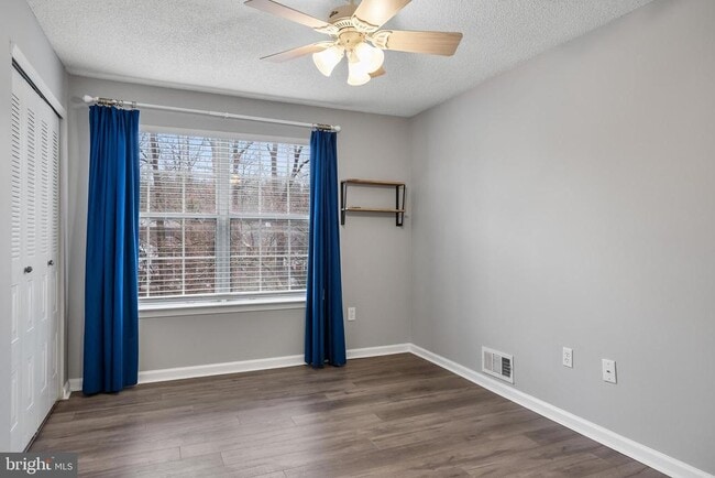 Building Photo - 98 Chambord Ct