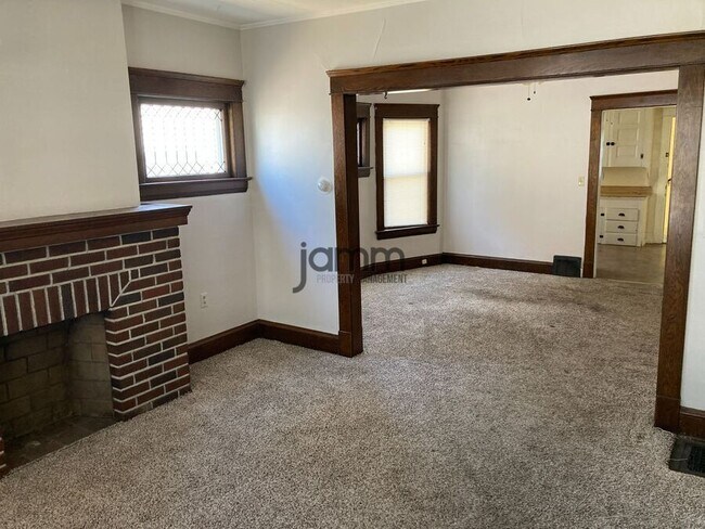 Building Photo - 1285 W 105th St