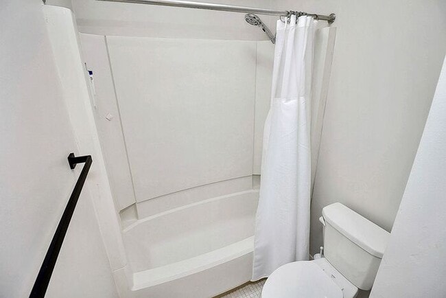 Building Photo - Spacious 2BR/2BA Condo in Prime South Charlotte Location!