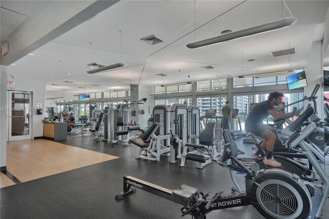 Building Photo - 1111 SW 1st Ave