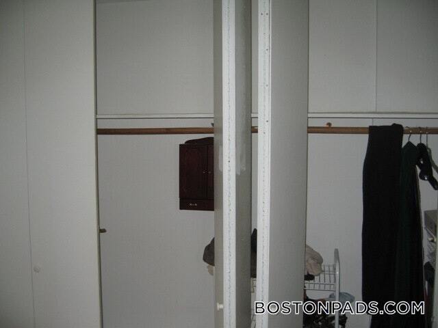 Building Photo - 524 Putnam Ave