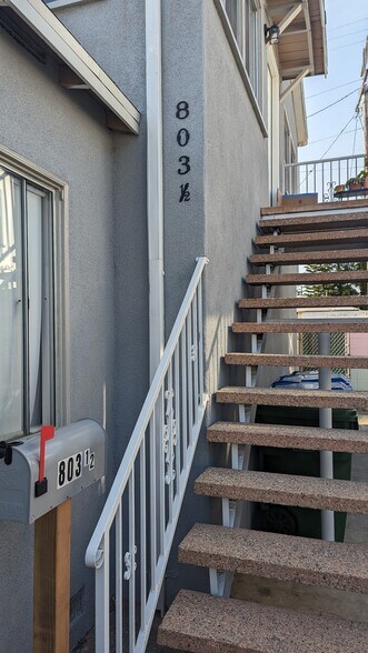 Building Photo - 803 1/2 Indiana Ave