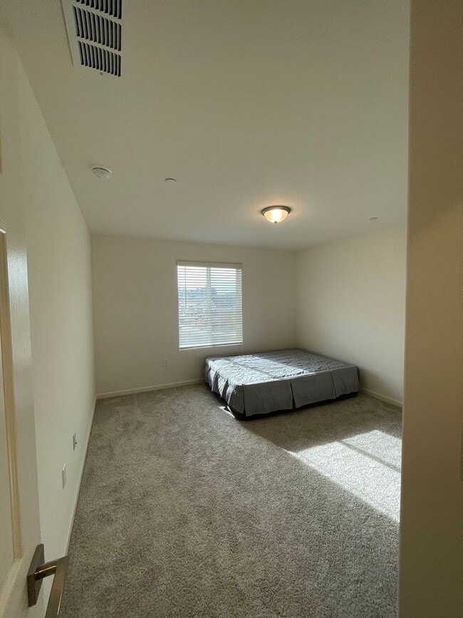 Building Photo - Spacious Modern Family Home in Prime Fresno Location!