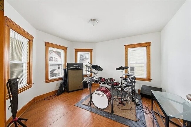 Building Photo - 31 Whitcomb St