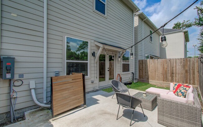 Building Photo - 970 Highland Sound Ln