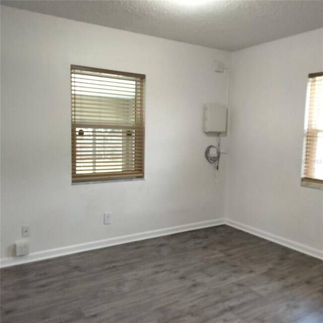 Building Photo - 351 Davenport Ave NE