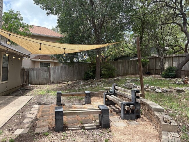 Building Photo - Beautiful Home in the Heart of San Antonio!