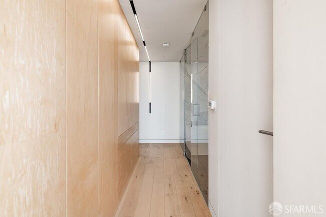 Building Photo - 333 Bush St