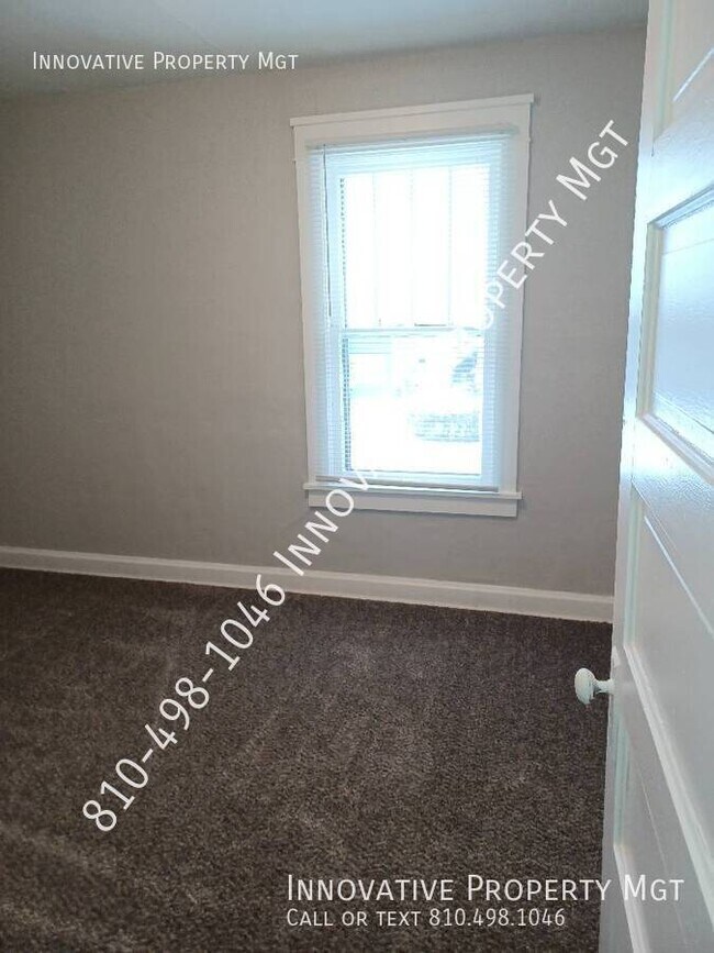 Building Photo - 842 E 9th St