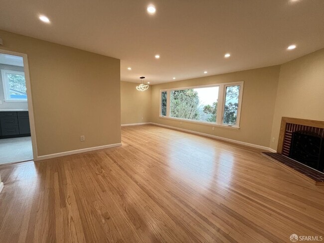 Building Photo - 21 Panorama Dr