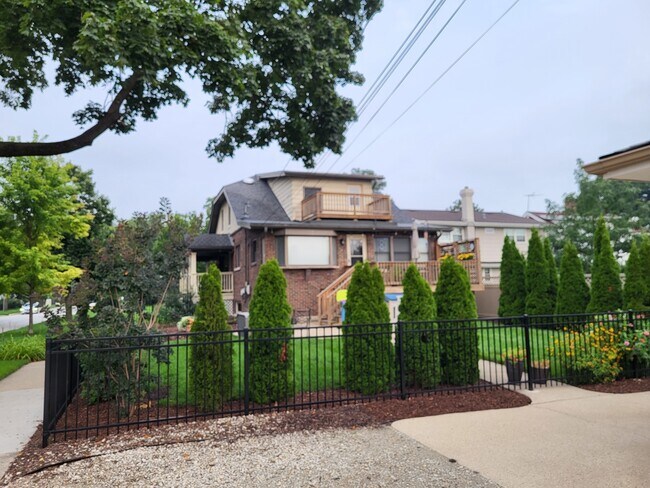 Building Photo - 345 N Addison Ave