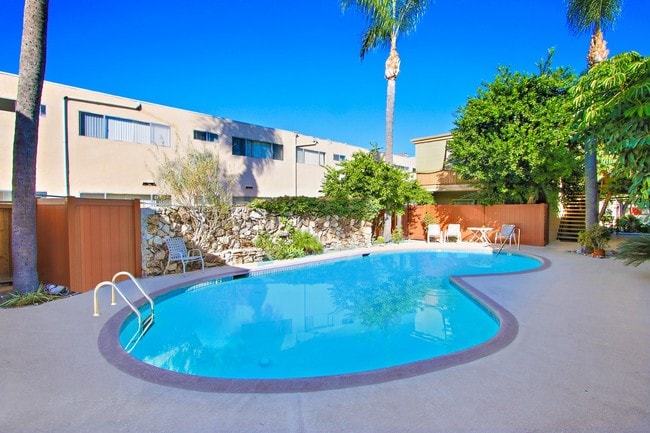 Building Photo - Encino Continental