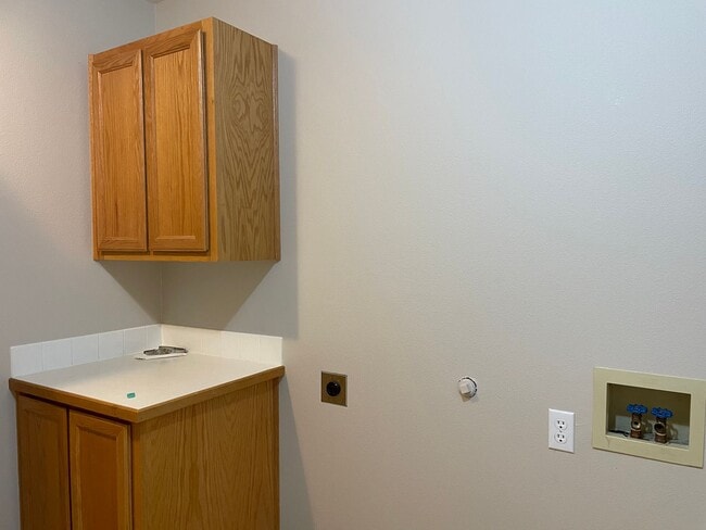 Building Photo - Beautiful and Well Maintained 2 Bed and 2....
