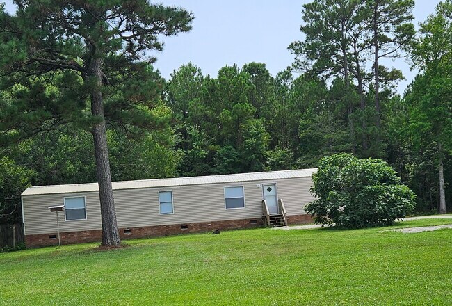 Building Photo - 610 E Branch Dr