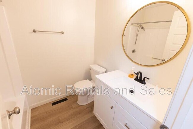 Building Photo - 716 N Whispering Oak Cir