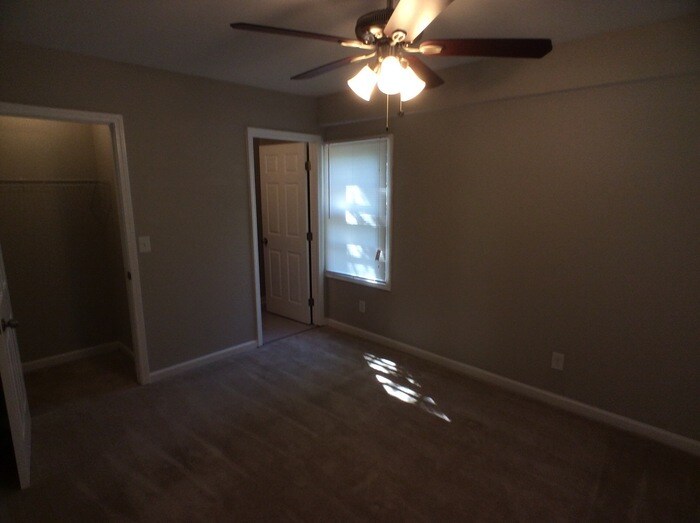 Building Photo - 2892 Horse Shoe Dr