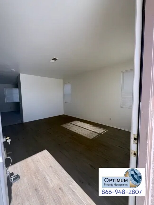 Building Photo - Beautiful 4 Bedroom, 3 Bathroom Two-Story Home with Loft & Spacious Backyard