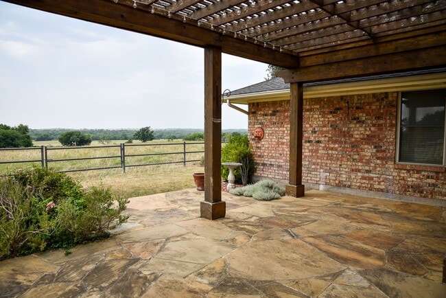 Building Photo - Country Home with 3 Bedrooms and 2 Baths