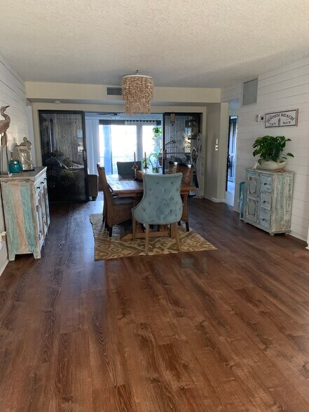 Building Photo - 1411 NE 14th Ct