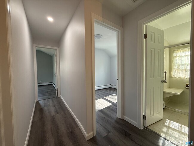 Building Photo - 218 Melville Ave