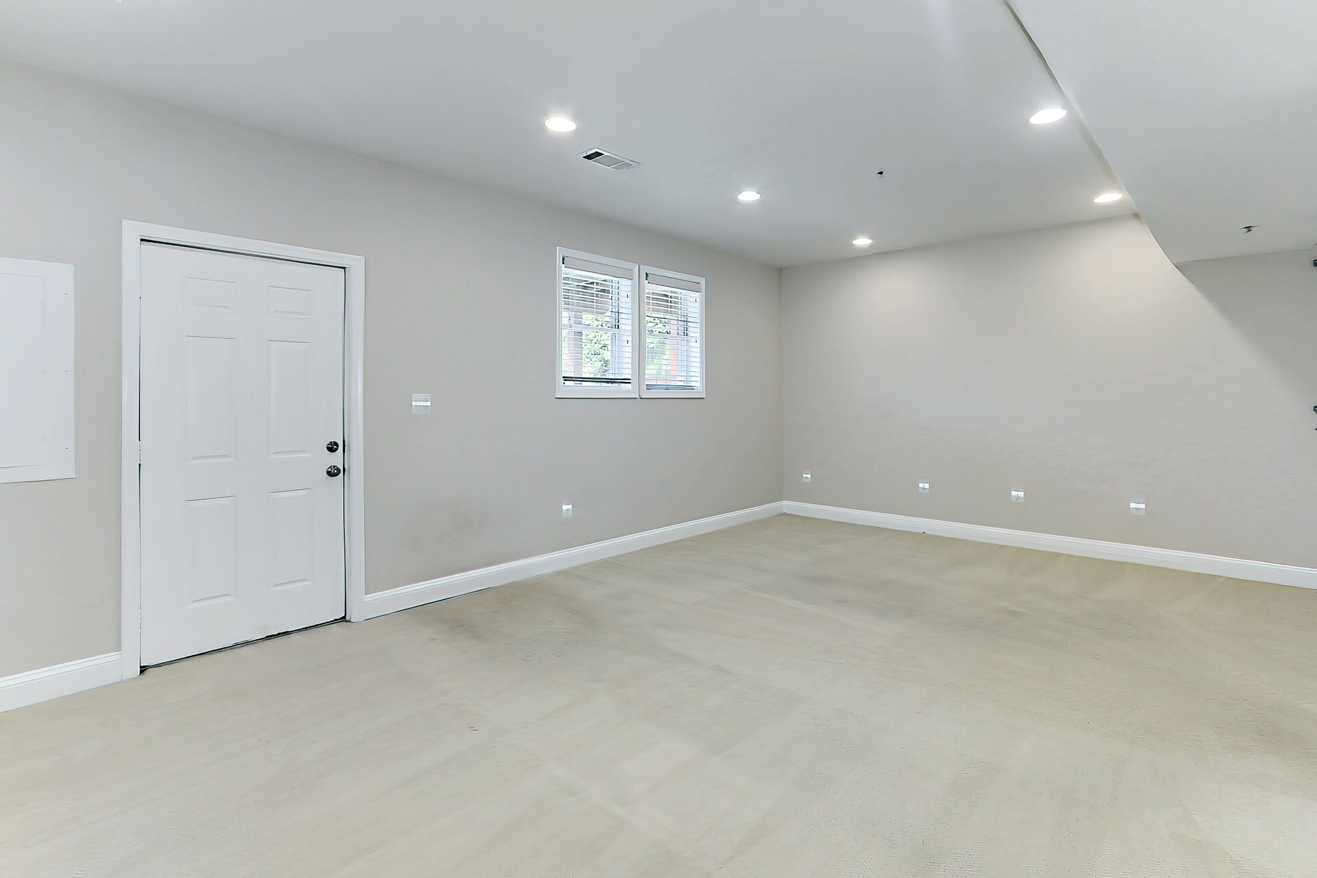 Door to Patio - 2022 N Culpeper St