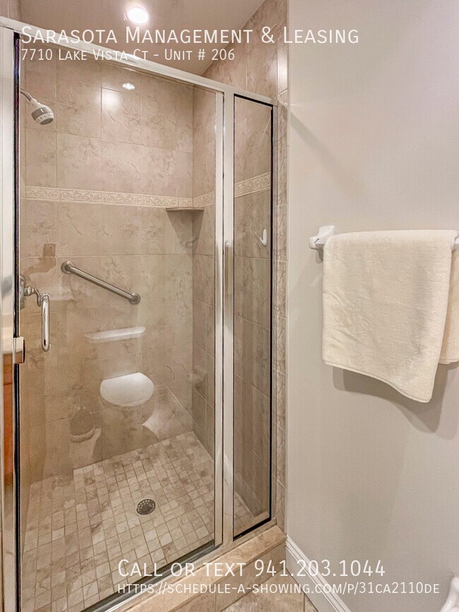 Building Photo - 7710 Lake Vista Ct