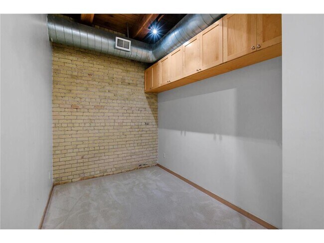 Building Photo - 607 Washington Ave S