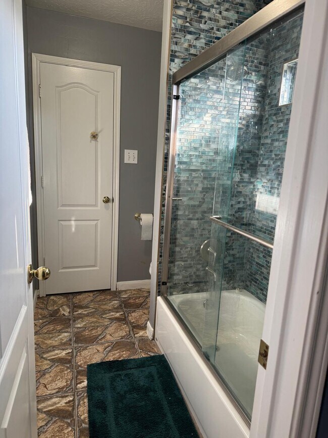 Building Photo - 1722 Evergreen Ln