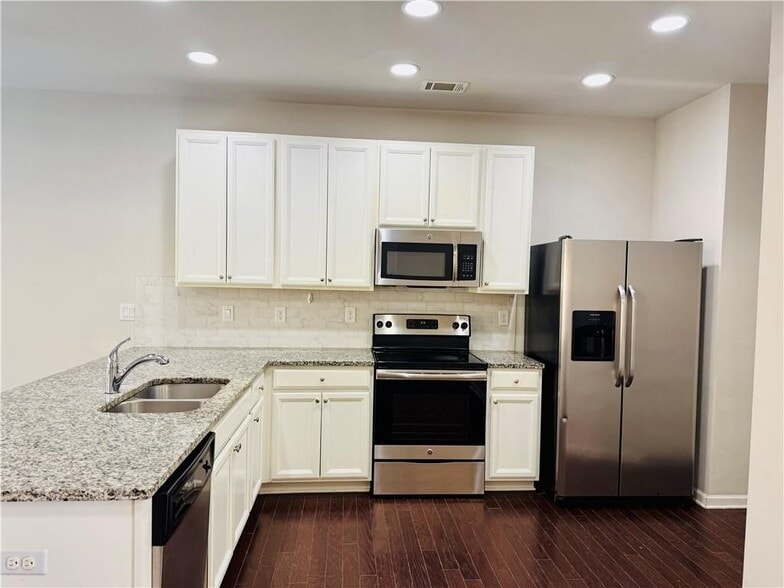 Building Photo - 256 Highland Pointe Cir E