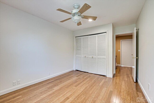 Building Photo - 3902 Springbrook Dr