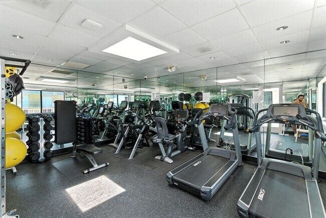 Building Photo - 400 S Ocean Blvd