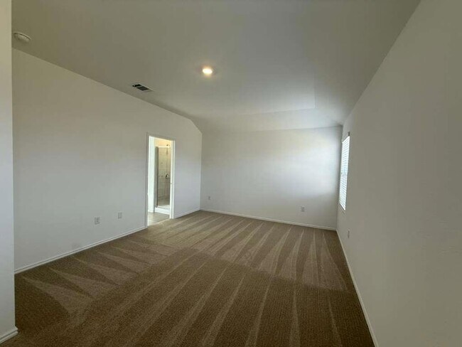 Building Photo - 223 Camargue Dr