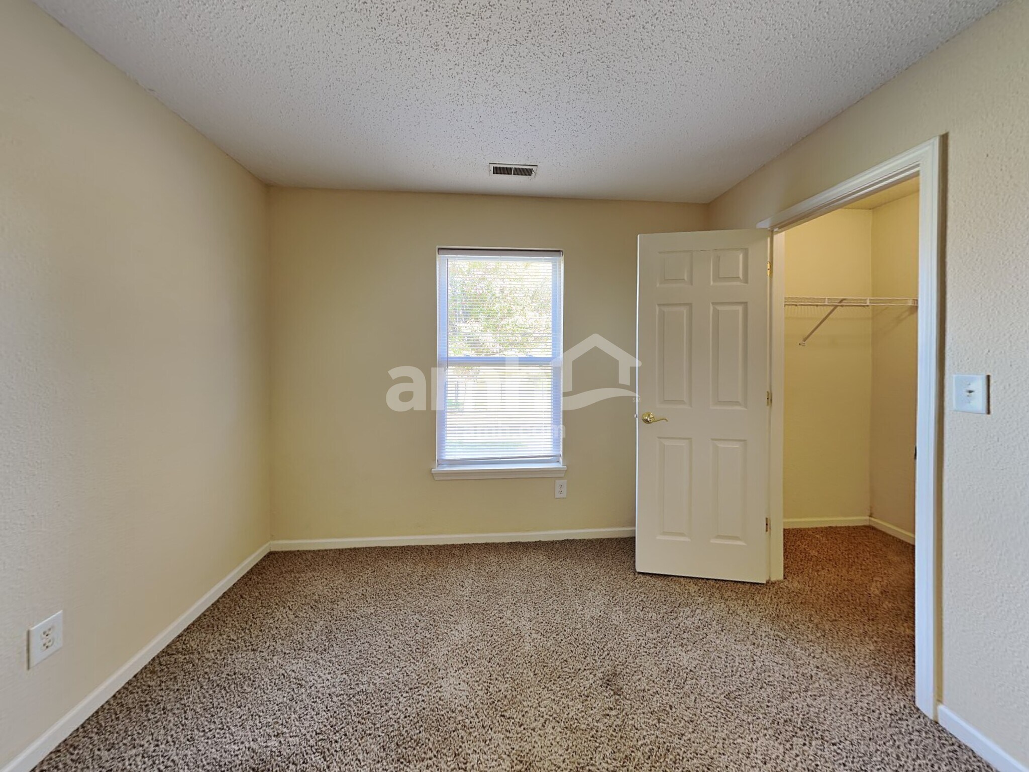 Building Photo - 8110 Red Barn Ct