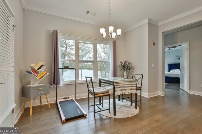 Building Photo - 405 Lakeview Way