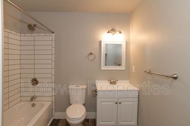 Building Photo - 2602 NE Lombard St