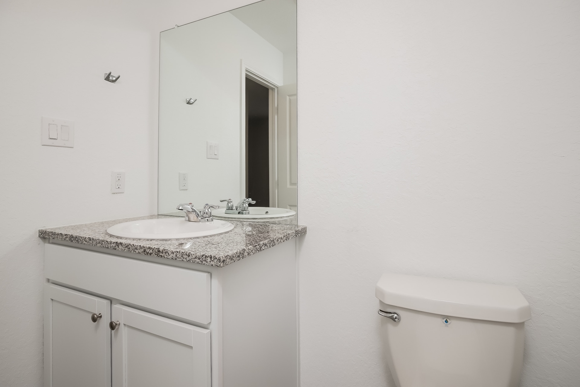 Building Photo - 2811 Millikan Dr