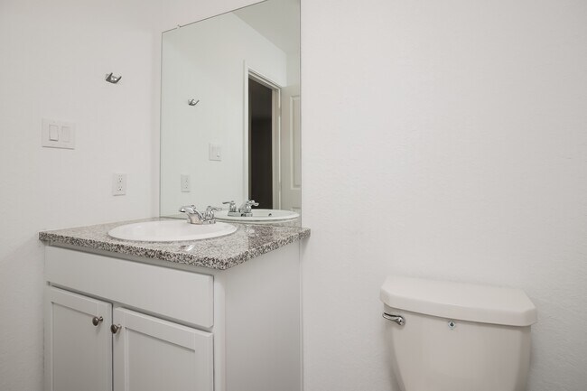 Building Photo - 2811 Millikan Dr