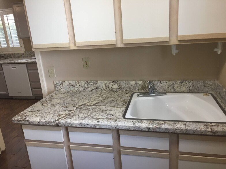 Building Photo - 9109 Grayling Dr