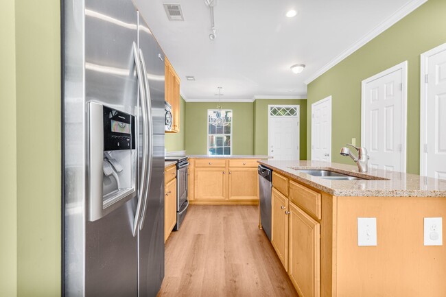 Building Photo - Gorgeous Market Common Townhome w/ Garage
