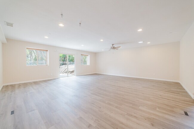 Building Photo - 14764 Fruitvale Rd