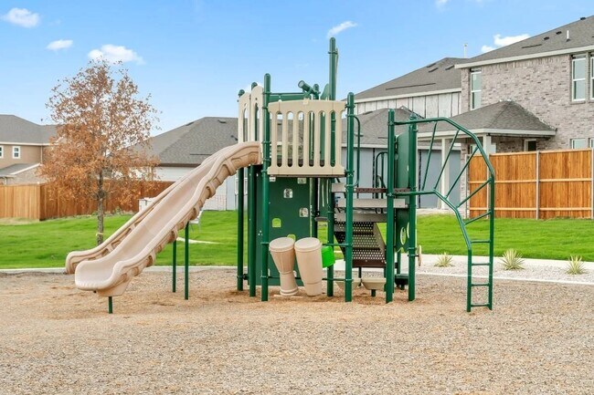 Building Photo - 749 Windsor Dr