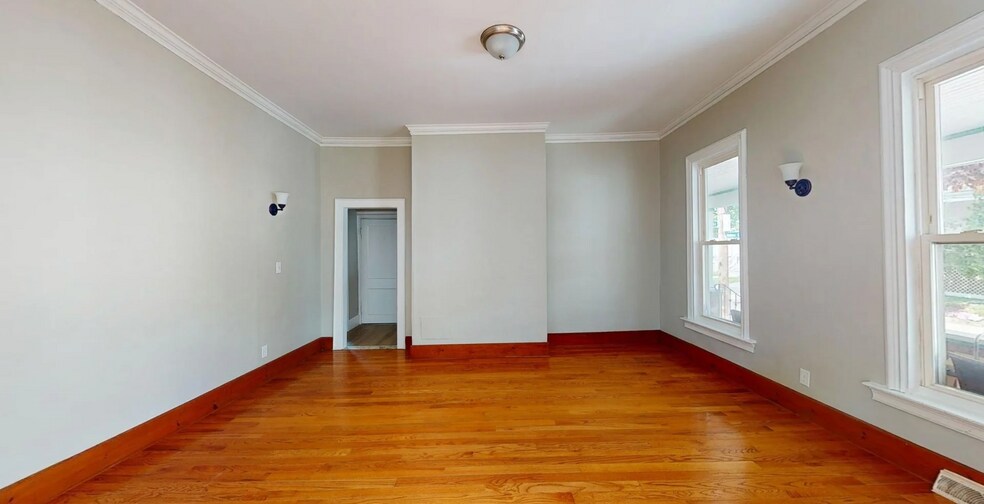 Building Photo - 20 Holmes St