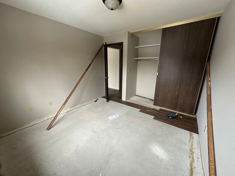 Building Photo - 711 Meadow Ln Ct